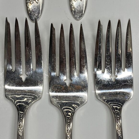 11 Tudor Plate Oneida Community Small Forks Flatware Queen Bess II Floral - Picture 6 of 11